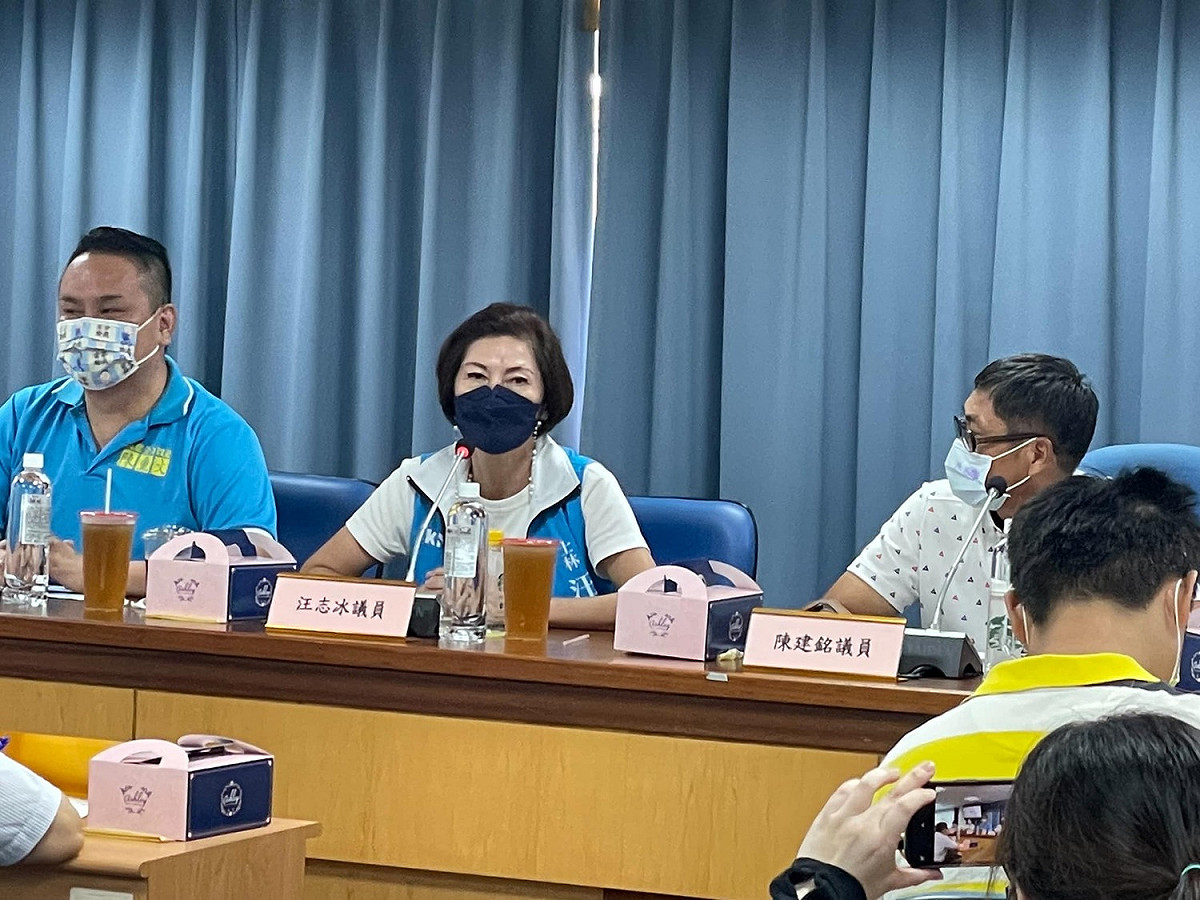 汪志冰(中)認為宋楚瑜出席黃珊珊的參選台北市長記者會，場面恐怕會很尷尬。 圖：翻攝自汪志冰臉書（資料照）
