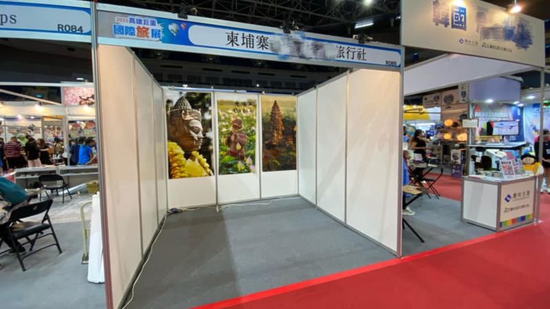 ▲有網友逛高雄巨蛋國際旅展發現，其中一間專營柬埔寨的旅遊業者攤位，完全沒人，甚至中午就早早收攤。 （圖／爆料公社）