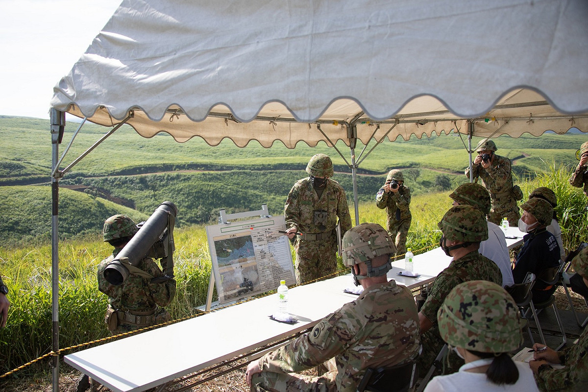 東方之盾訓練演習中，日本陸上自衛隊成員向美國陸軍和日本陸上自衛隊領導層展示了 01 反坦克導彈發射器的能力。 圖：翻攝自OrientShield臉書