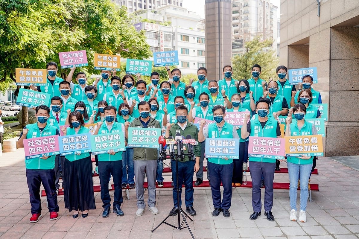 蔡其昌大陣仗辦理登記。 蔡其昌競選總部/提供