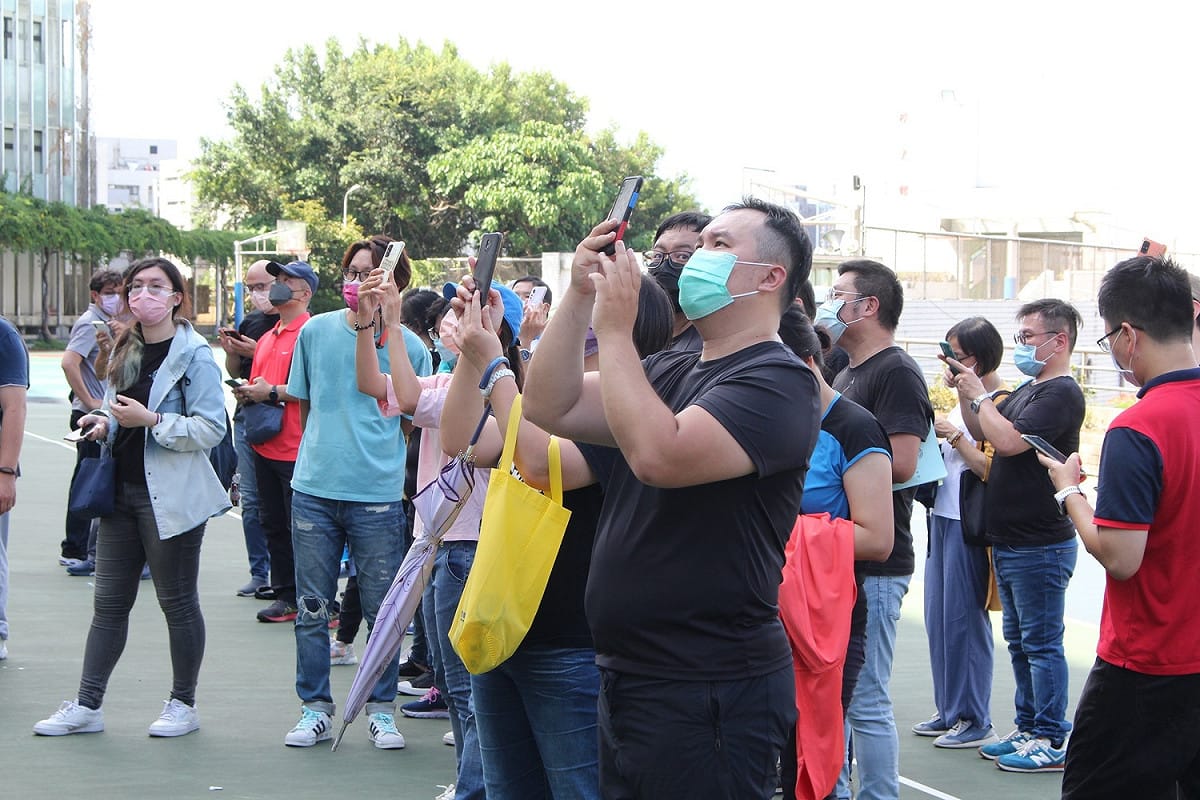 透過跨領域分組競爭，展現不同科別教師們的領域專長，在解題過程中研討竹林專屬實境解謎APP的設計走向，預計在開學後實際運用於教學活動。 圖：竹林中學提供