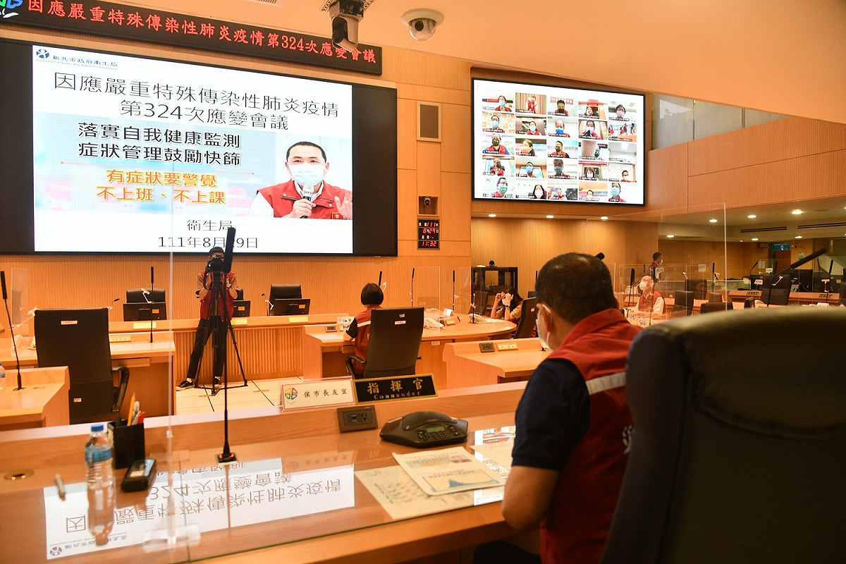 侯友宜表示，雖然大眾都已經逐漸接受與病毒共存，新北市無論在醫療量能整備及確診者照護都有完整做法，不過仍要提醒不能鬆懈。 圖：新北市衛生局提供