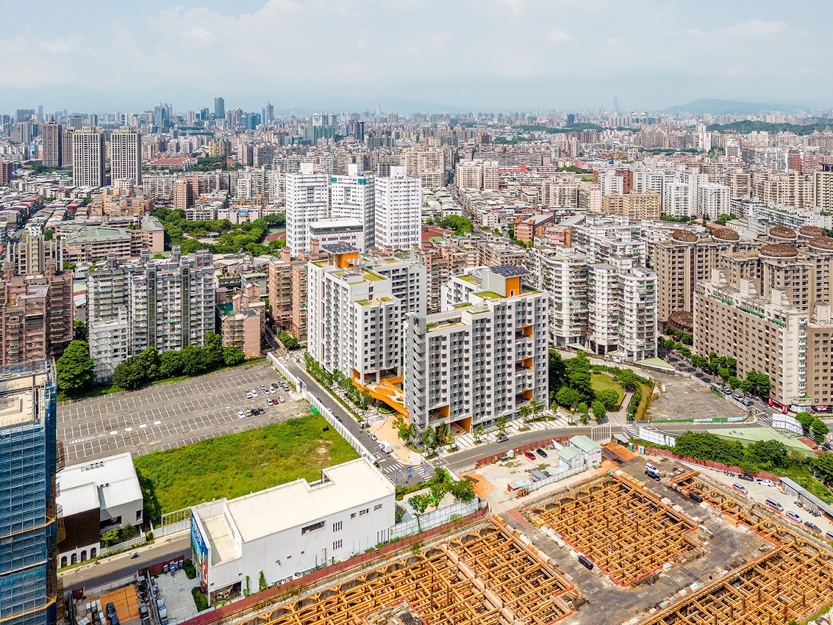 新北聯手中央與民間長期打造至少4.5萬戶社會住宅，今年度完工招租的土城員和青年社會住宅即為實例。 圖：新北市城鄉局提供