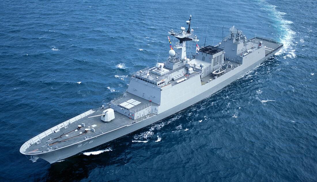 南韓海軍在「環太平洋聯合軍事演習」期間共射了兩枚SM-2，命中率僅50%。2008年至今已經出現9次（11枚）未命中的情況，軍方則稱該飛彈存在缺陷。（圖為「文武大王號」驅逐艦） 圖：擷自「環球網」