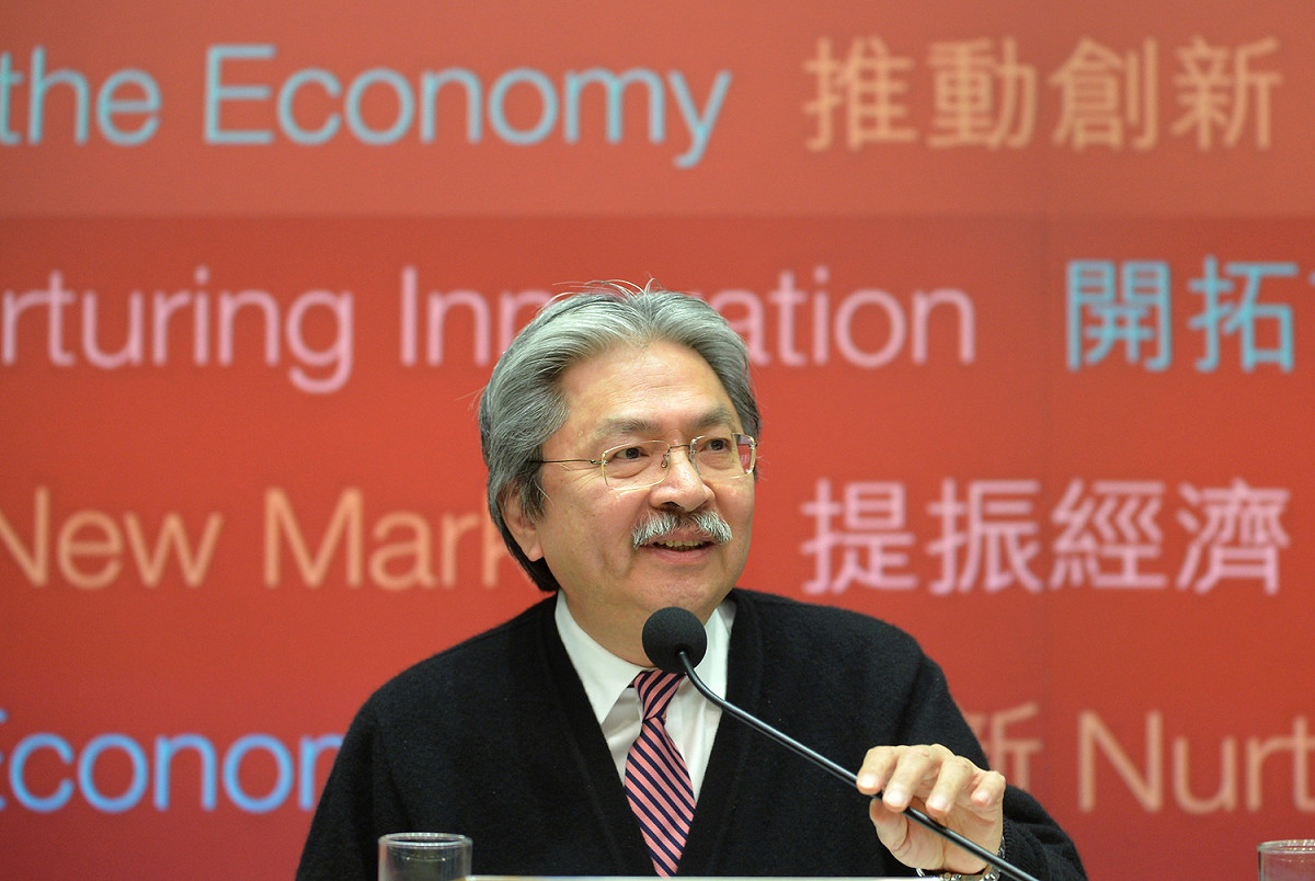 香港財政司司長曾俊華12日宣布辭職，稱參選是一個嚴肅的問題，會在未來這段時間盡快做出一個負責任的決定。 圖：翻攝曾俊華臉書
