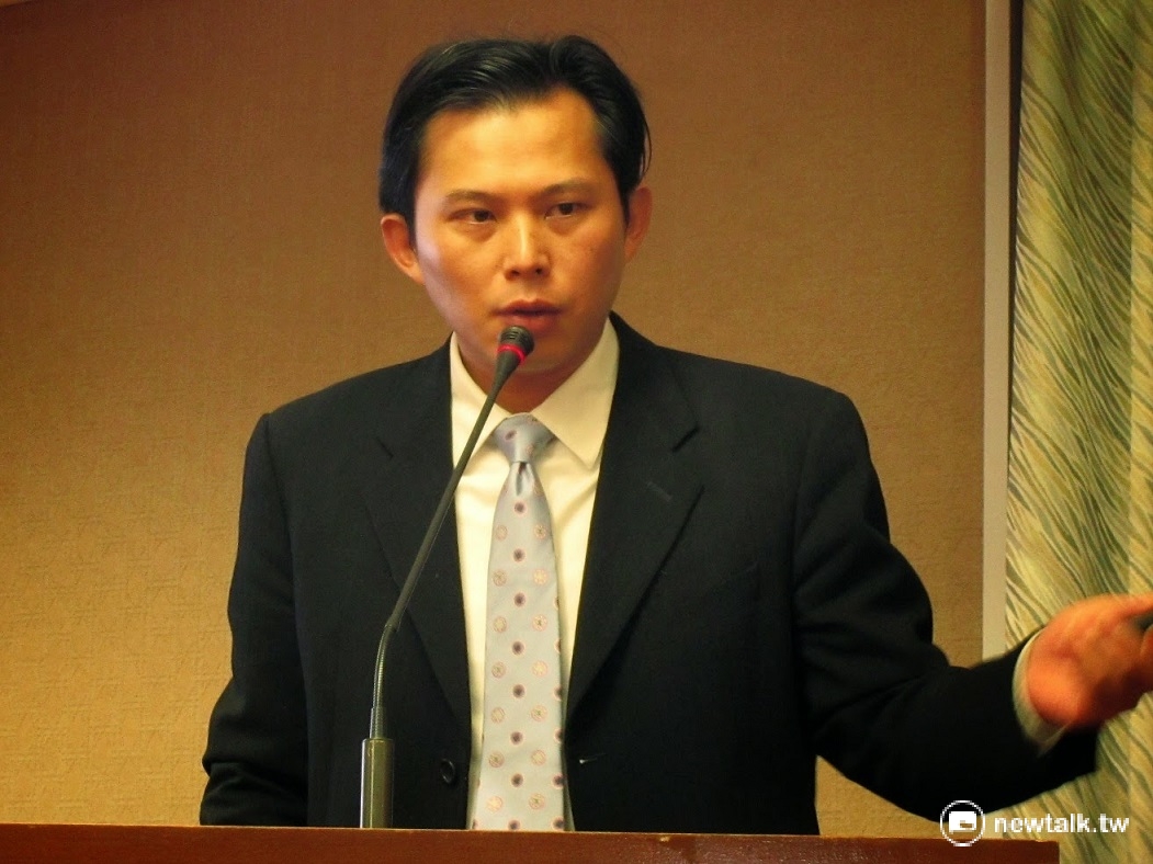 對美國總統歐巴馬臨別談話，時代力量黨主席黃國昌18日表示，歐巴馬的想法可能還留在40、50年前，和我們現在的想法是有一些落差的。他歡迎川普願重新檢討一個中國政策，也呼籲美國不要把台灣當成政治談判籌碼。 圖：新頭殼資料照片