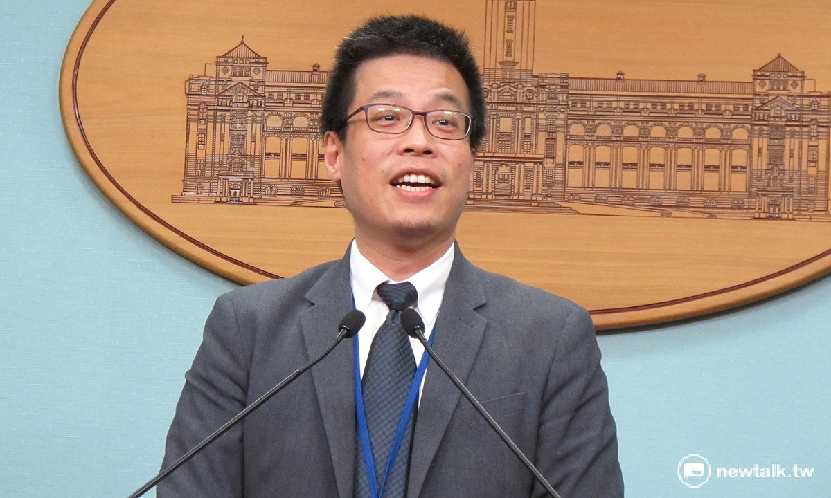 總統府發言人黃重諺21日發表對聖多美普林西比斷交聲明。。 圖：新頭殼資料照片