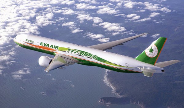 長榮航空一架波音777班機在美國西岸時間16日從洛杉磯機場飛往台北，因空中交通管制員疏失，被送至其他飛機航線，所幸未發生意外。 圖為長榮班機。 圖：翻攝自網路