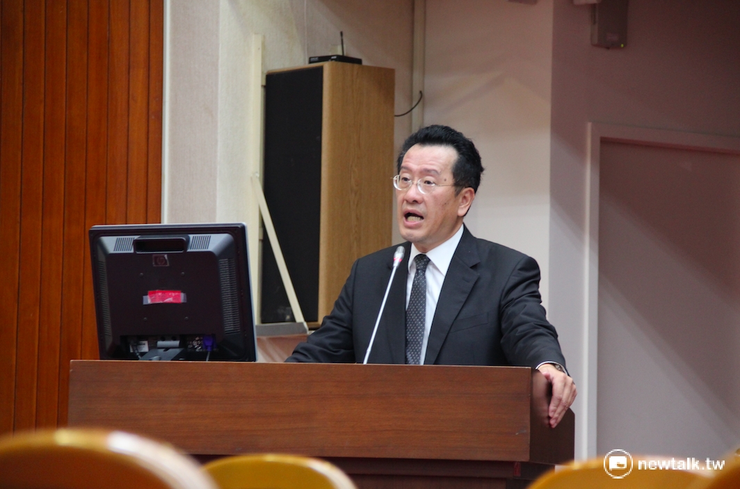 針對與國民黨進行的行政協商為何破局？顧立雄21日回應，詹啟賢告知已受到洪秀柱授權，至於為何最終國民黨不願簽字同意，「這就要問洪秀柱了」。 圖：鄭佑漢/攝
