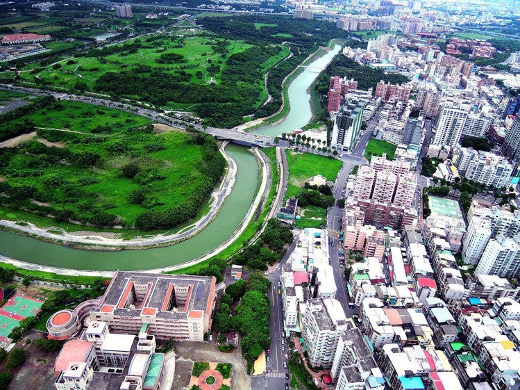 翠屏國中區段徵收區2筆1標的精華保留地。 圖：地政局提供。