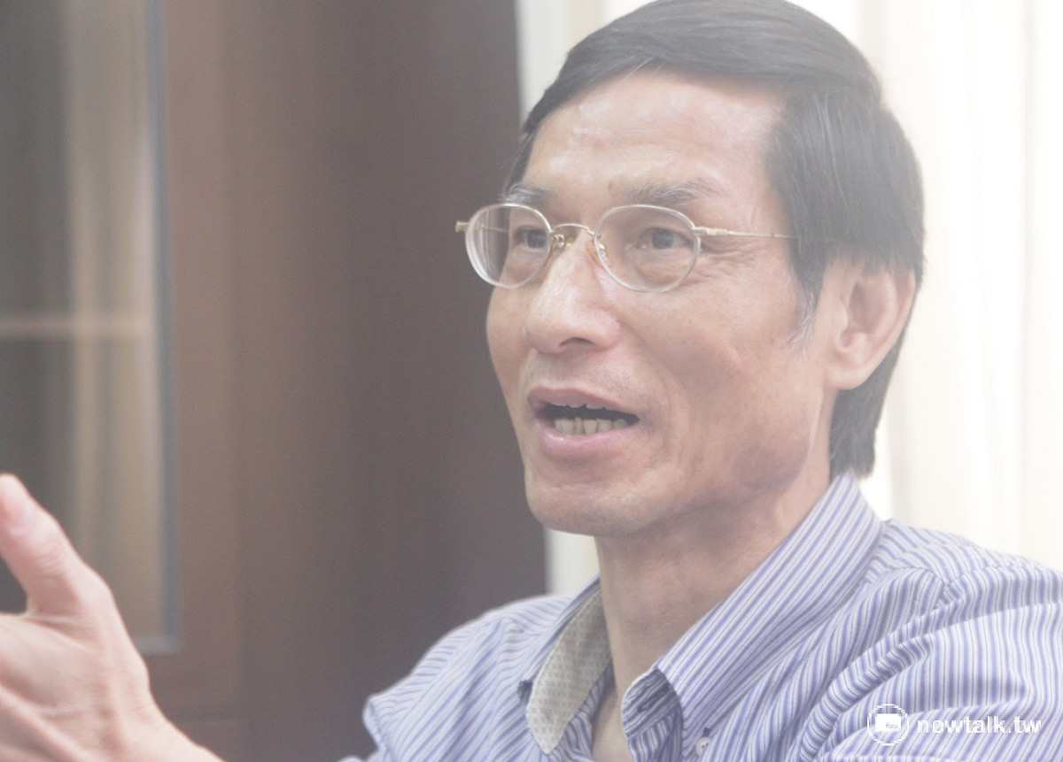 年改會執行長林萬億接受《新頭殼》專訪時表示，有鑒於「延後退伍年齡」這點是世界潮流，國防部與退輔會已經研究新的階級、升遷制度，延長高階將領與中低階軍士官的服役年限。 圖：李蘇竣/攝