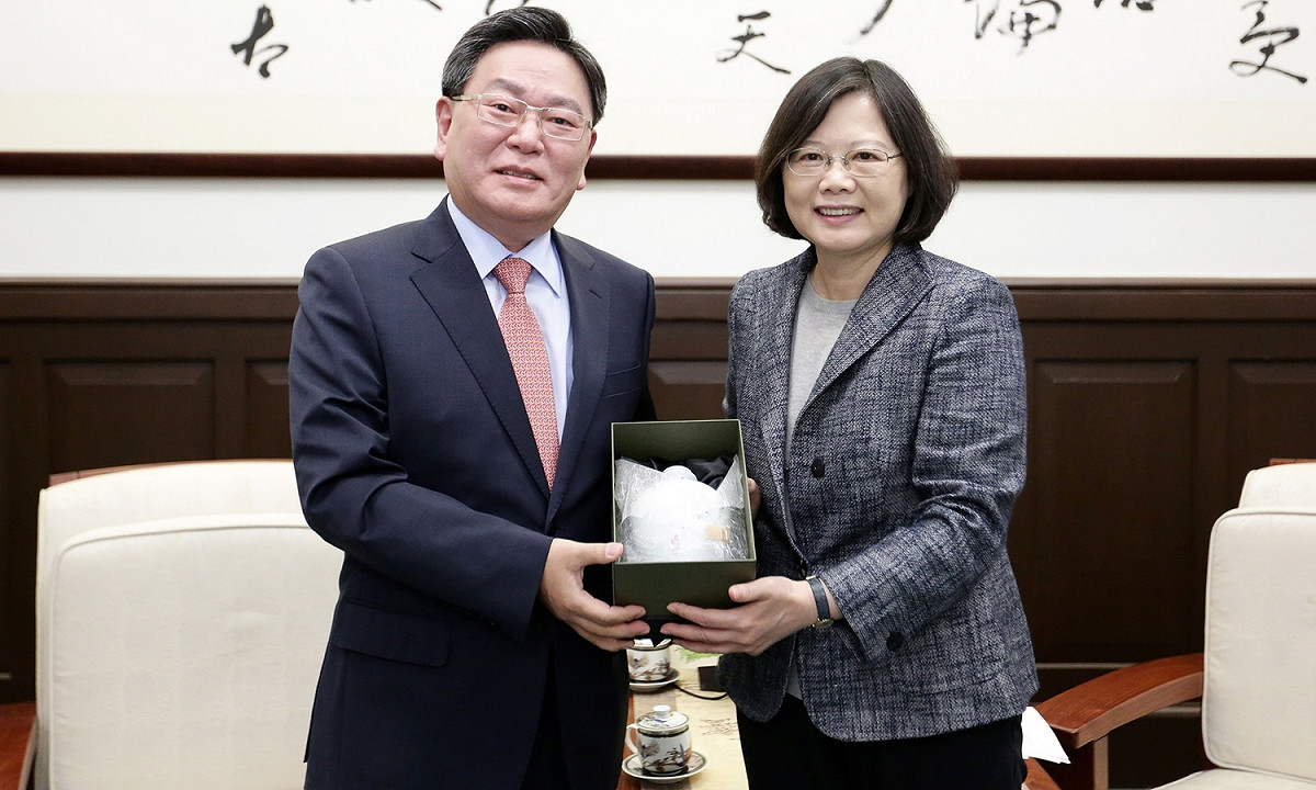 總統蔡英文22日接見駐台北韓國代表部新任代表楊昌洙。 圖：總統府提供