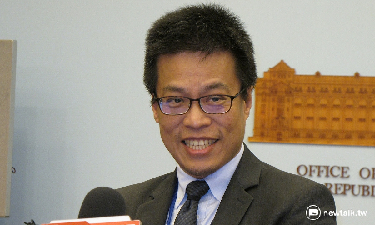 總統府發言人黃重諺22日表示，中國阻止印有「中華民國」文字的文宣、甚至包裝盒入境，傷害了台灣人民感情。 圖：林朝億/攝
