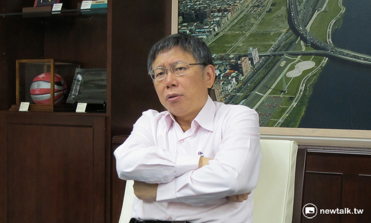 台北市長柯文哲接受新頭殼專訪時直言，總統蔡英文「戰場開太多了」、「遍地烽火」，重蹈他台北市長2年的覆轍。不過，這個國家問題累積太多了，不這樣做不行。 圖：林朝億/攝