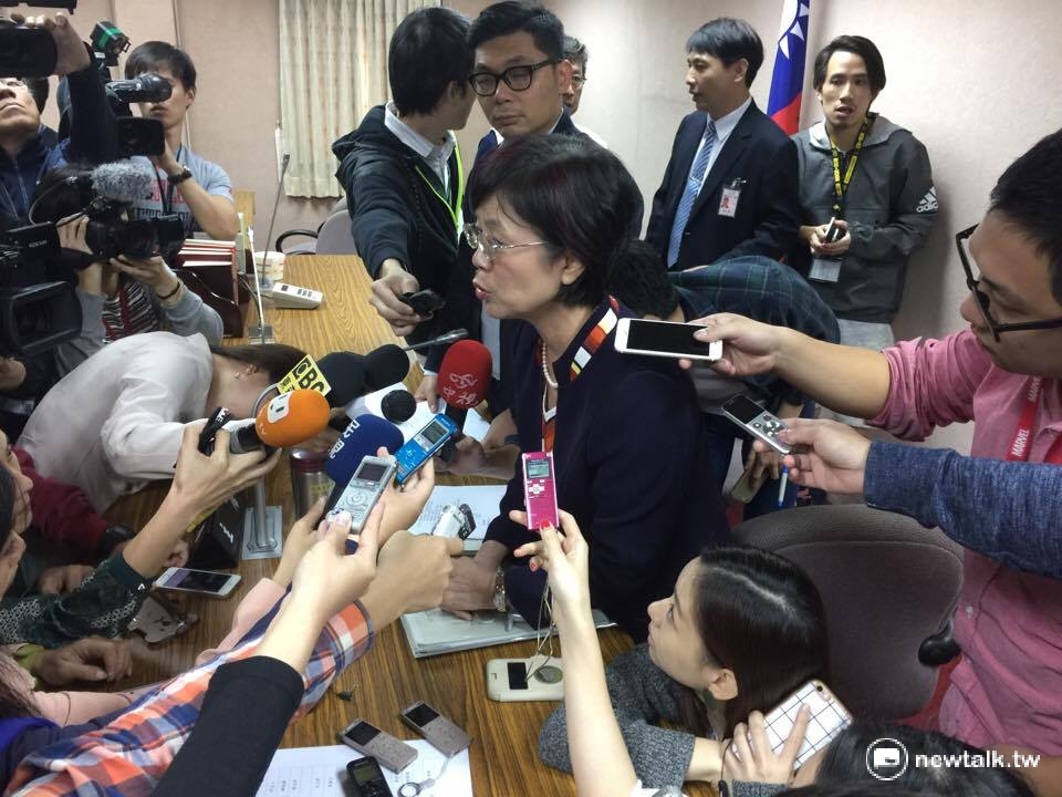 民進黨立委尤美女（中）表示，距離法案通過，至少還要再經過半年，她希望同志朋友應該把握這段「黃金6個月」，多多跟家長、長輩溝通。 圖：柯昱安/攝