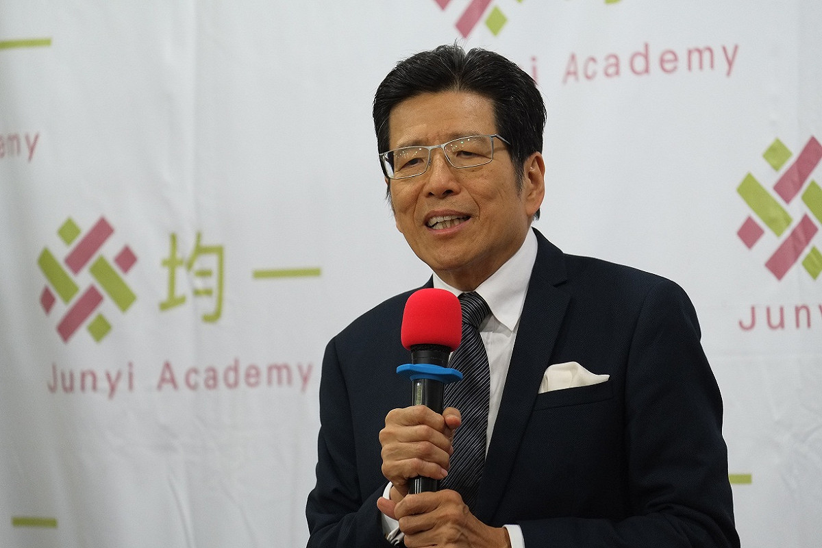 對於光復中學學生扮納粹事件，公益平台文化基金會董事長嚴長壽27日表示，整起事件不只是師生的問題，而是整個社會的漠視。 圖：誠致教育基金會提供