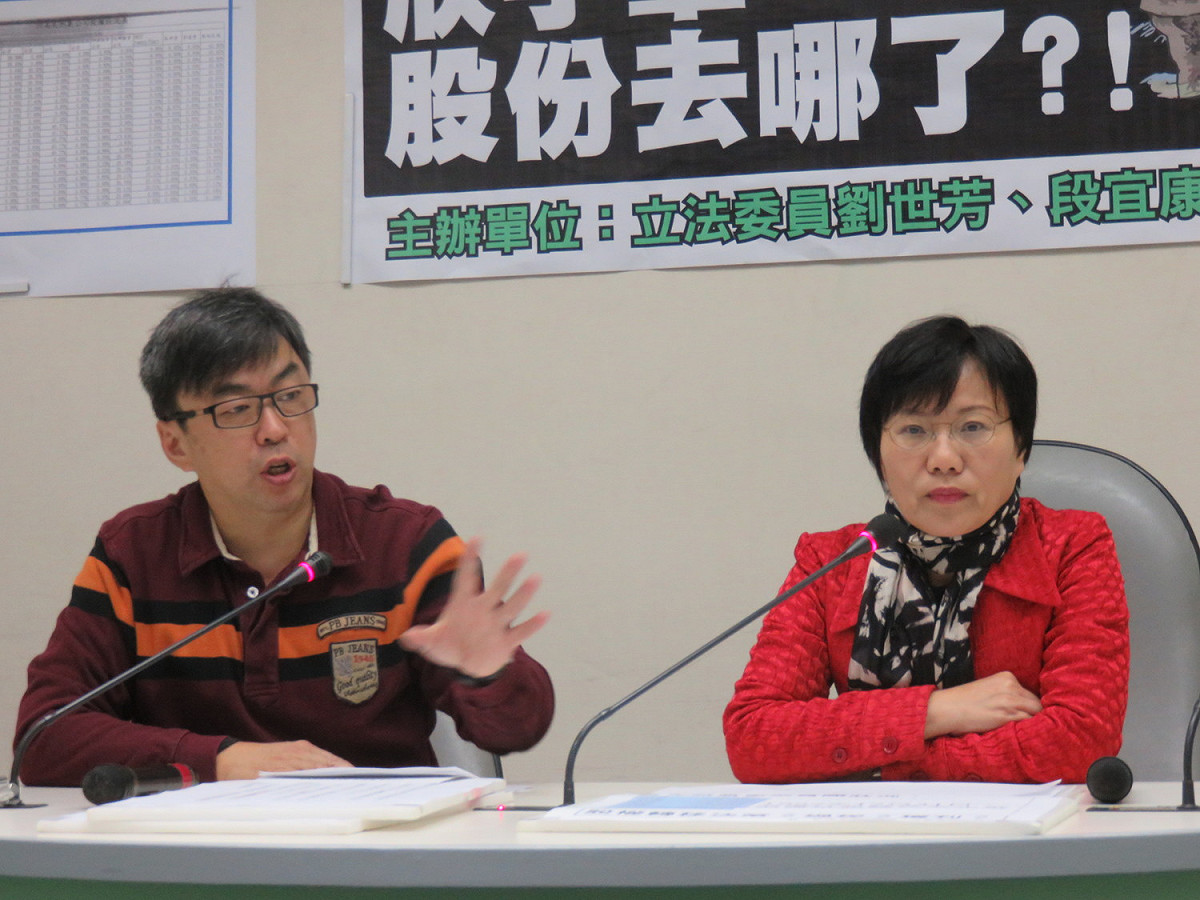 民進黨立委劉世芳、段宜康28日上午召開記者會，指控退輔會投資的欣字輩天然氣公司，在1992年底發生股權異常轉移，但具有實質控制力的退輔會，竟然一問三不知。 圖：劉世芳國會辦公室提供