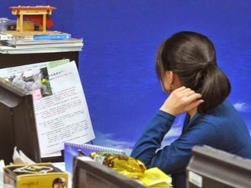 多數人一生中都處在雇員角色，但無論再怎麼拼命工作，也難敵大環境的威脅，唯一的方法就是多幾種職場身分，就越不容易被淘汰。 圖：中央社資料照片
