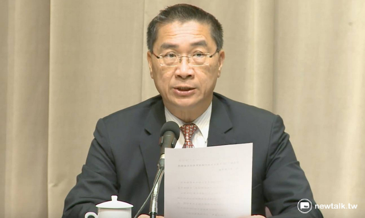 行政院發言人徐國勇3日表示，工總秘書長蔡練生認為一例一休上路
是三輸的爛蘋果，此言論極不負責任，行政院感到極為遺憾。 圖：新頭殼資料照片