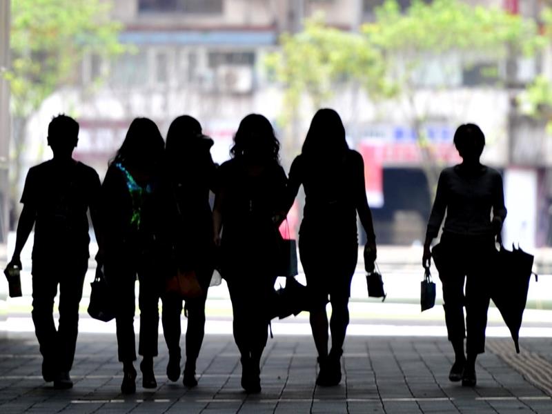 高雄市5家事業單位違反性別工作平等法，高雄市勞工局30日分別開罰2萬至30萬元不等。 圖：中央社資料照片