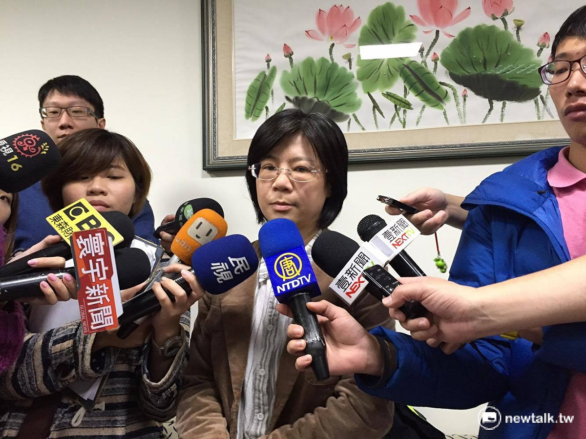 勞動部勞動條件及就業平等司專員王雅芬解釋，目前員工若同意將加班費換補休，《勞基法》並未規定，換休比率也由勞資雙方協商。 圖：鄭佑漢/攝
