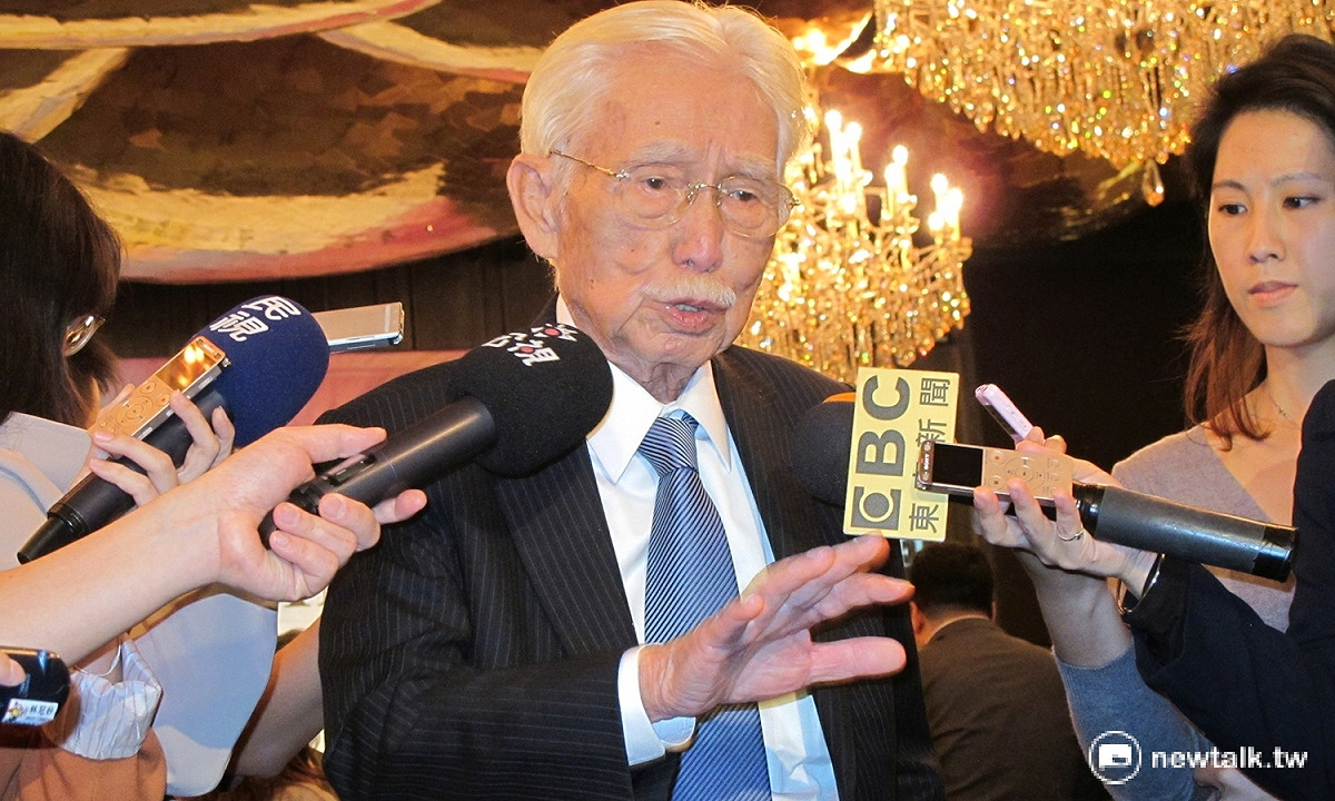 總統府資政辜寬敏6日出席台灣守望網站上線記者會前接受媒體訪問。 圖：林朝億/攝