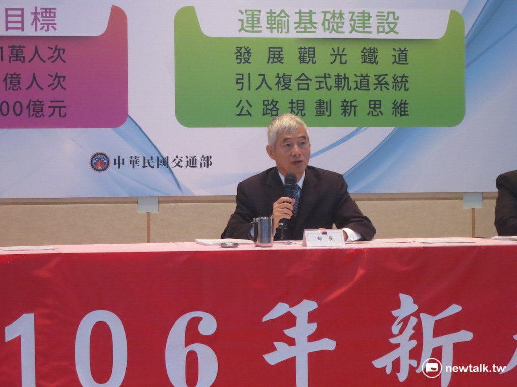 交通部長賀陳旦10日上午出席交通部新春記者會。 圖：呂佳峻/攝