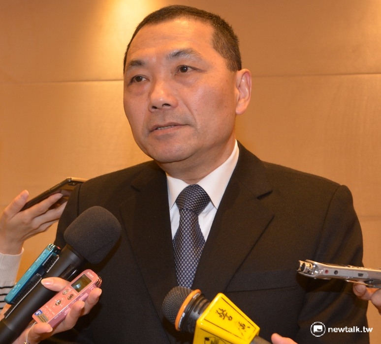 新北市副市長侯友宜10日告誡市府同仁，市政工作必須「一棒接一棒」，引發外界的諸多揣測；侯友宜10日受訪時則強調，市政的工作本來就是「一棒接一棒」，下一棒誰接並不重要。 圖：陳冠廷/攝