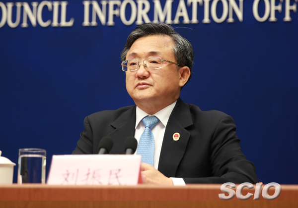 中國外交部副部長劉振民11日表示，台灣海峽是中國與台灣的共享水道，遼寧艦穿越是非常正常的。 圖：翻攝中國國務院新聞辦公室