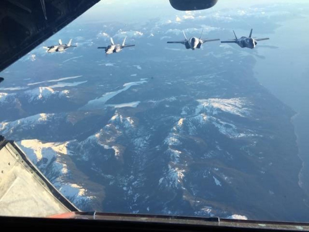 美國海軍陸戰隊宣布首度在境外部署F-35戰機，目前已有10架軍機出發，前往日本岩國基地。 圖：翻攝美國海軍陸戰隊官網
