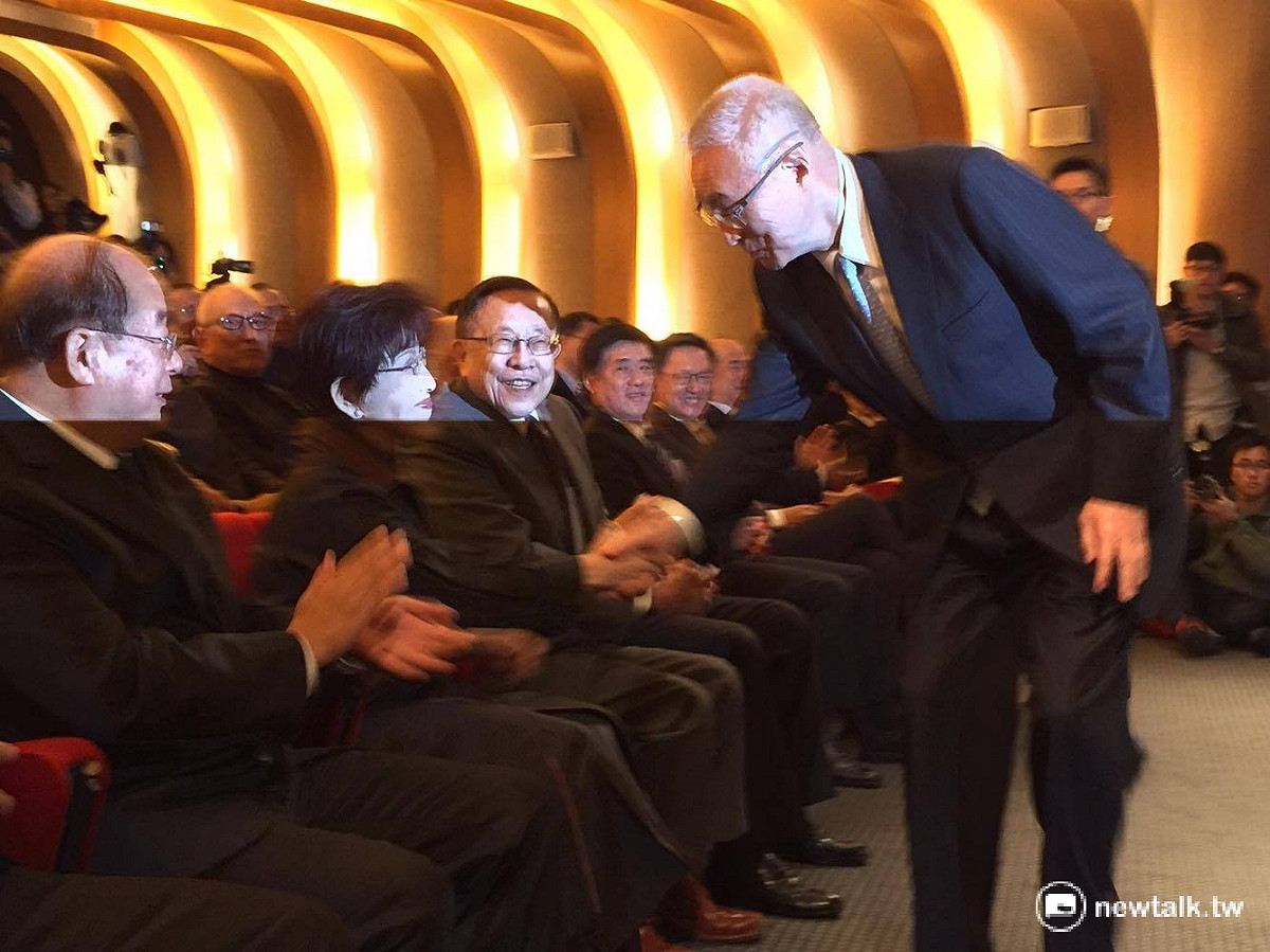 前圓山董座李建榮13日舉行新書發表會，洪秀柱、吳敦義、郝龍斌、詹啟賢及吳伯雄等國民黨大老全都到場。 圖：鄭佑漢/攝