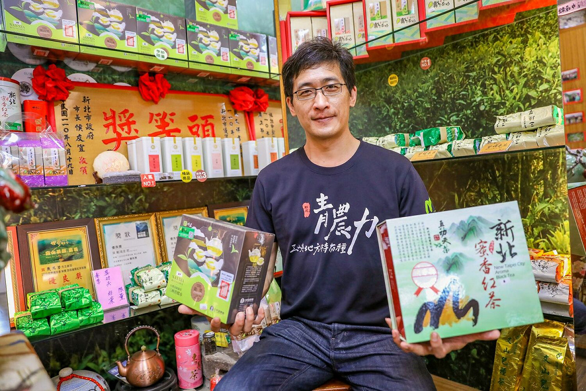 戴記茶坊第4代茶農戴文祥獲特等獎，展現青農力。 圖：新北市農業局提供