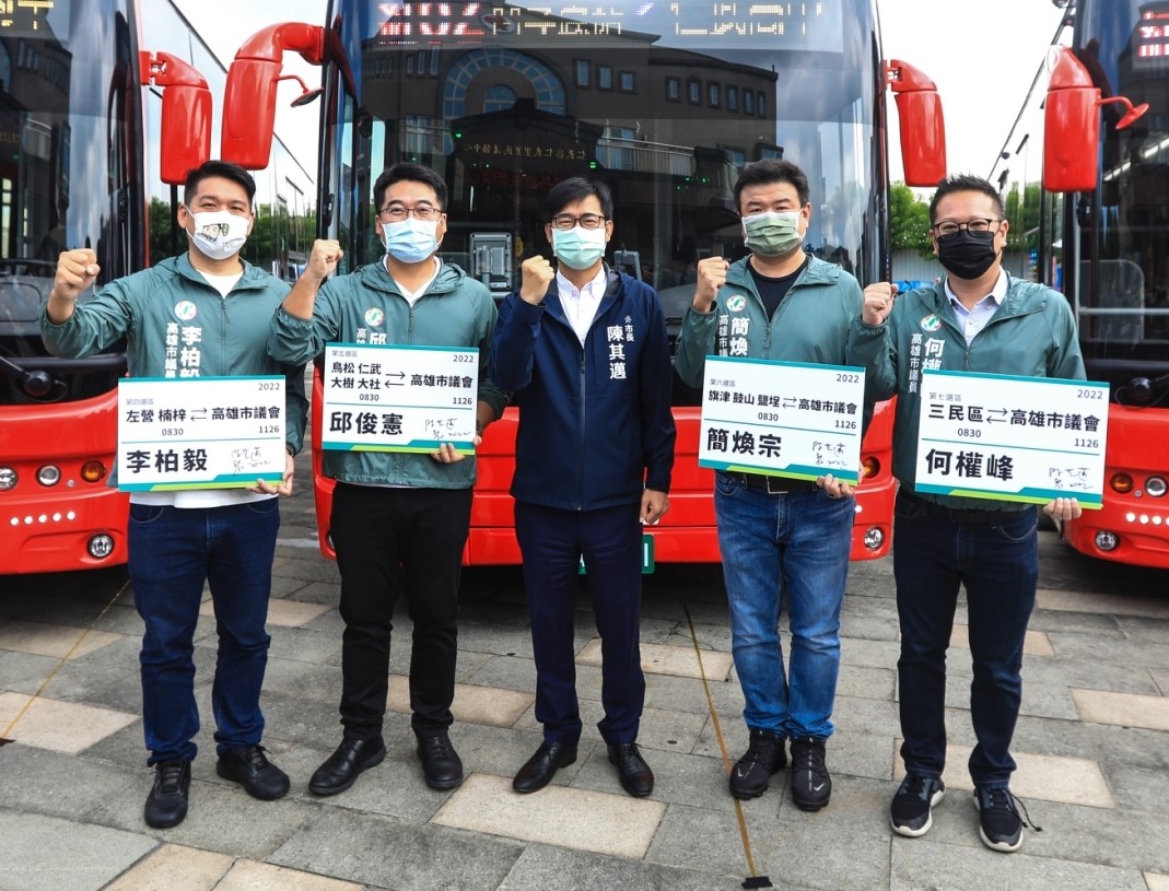 陳其邁(中)為四小福議員祝福。 圖：李柏毅、邱俊憲、簡煥宗、何權峰提供
