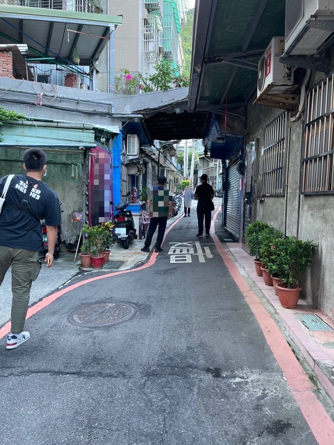 專勤隊員拂曉埋伏。 圖：移民署提供