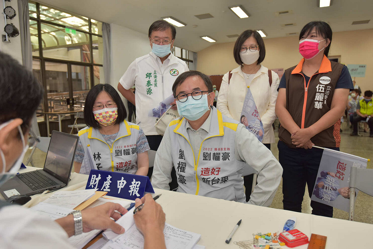 第6度參選台東縣長的劉櫂豪今天完成參選登記。 圖：劉櫂豪團隊提供