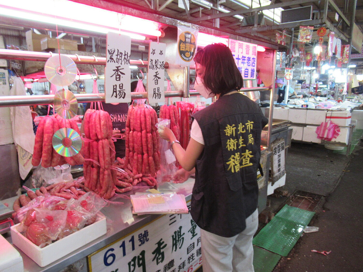 中秋抽驗應景烤肉香腸。 圖：新北市衛生局提供