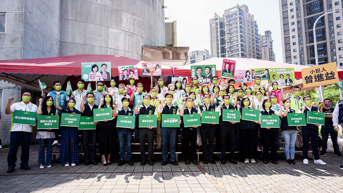 今日出席的立法委員包括總幹事吳秉叡，新北市區域立委林淑芬、蘇巧慧、羅致政、江永昌、吳琪銘、賴品妤、不分區立委林楚茵、沈發惠、平地原住民立委陳瑩、宜蘭縣立委陳歐珀，以及前立委呂孫綾。 圖：林佳龍競選辦公室提供