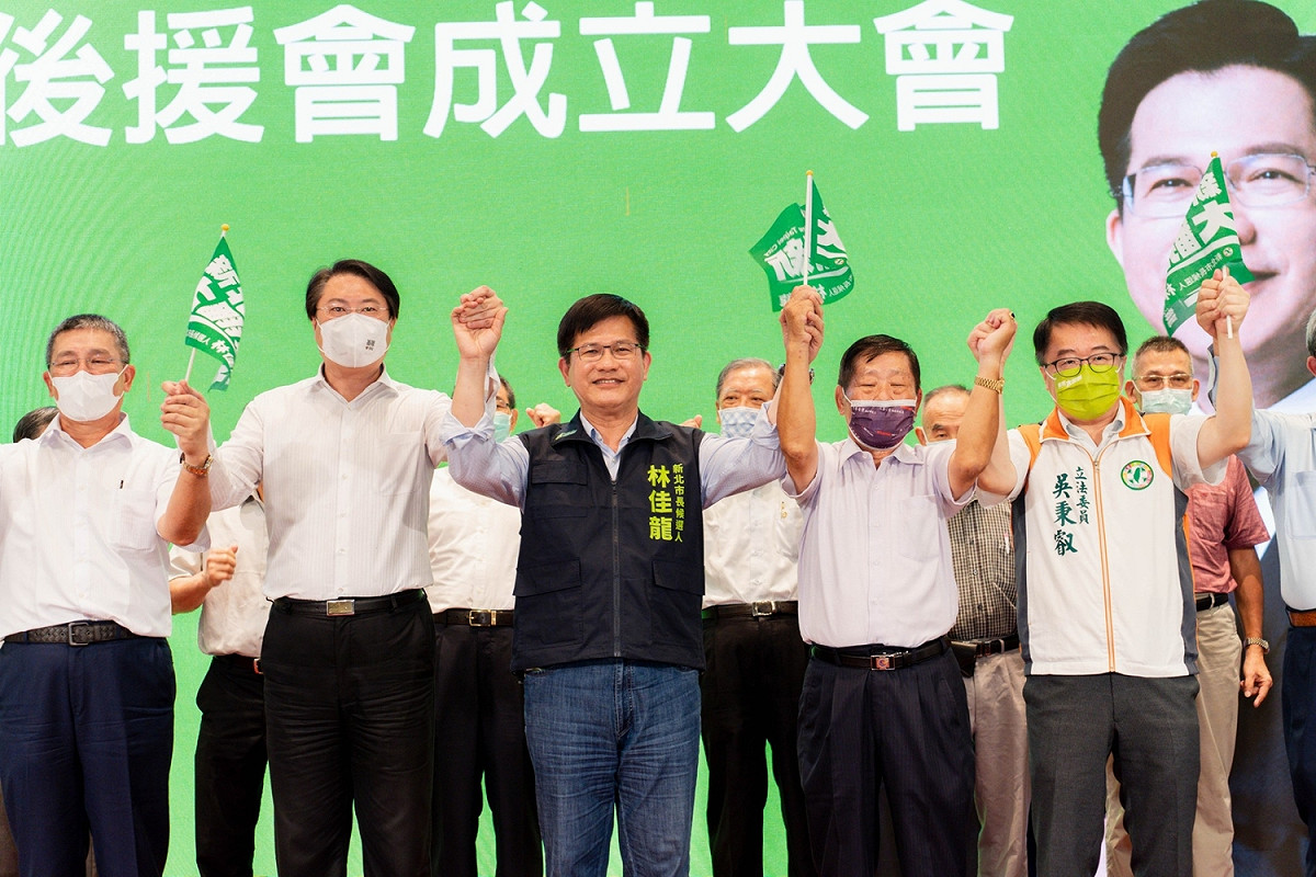 林佳龍說，民主就是人民作主，對民主要有尊重，競選的討論甚至辯論，然後讓人民來選擇，所謂「驕兵必敗」、所謂龜兔賽跑的故事，自己會一步一腳印。 圖：林佳龍競選辦公室提供