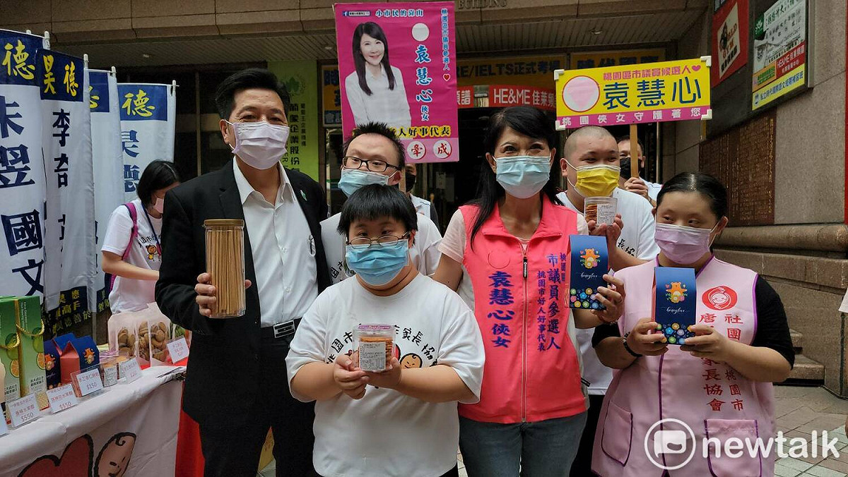 鄭寶清(左)將在9/1前往市選委會登記參選桃園市長。 圖：林昀真／攝