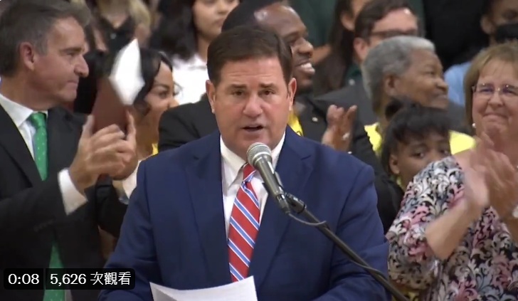 亞利桑納州州長杜希(Doug Ducey)。 圖：Doug Ducey推特截圖