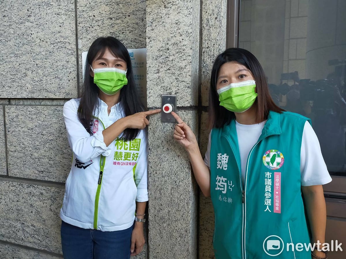 民進黨桃園市議員候選人魏筠、黃瓊慧、王珮毓告發張善政涉嫌詐欺、背信、使公務人員登載不實。 圖：林昀真/攝