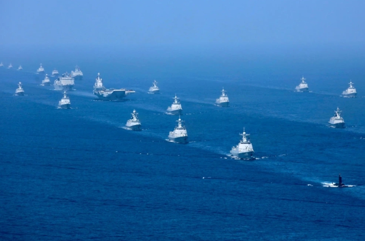 美國欲提升造艦能力，因察覺到中國海軍艦隊正在快速擴張。圖為中國海軍航母的大編隊戰鬥群。 圖 : 翻攝自環球網