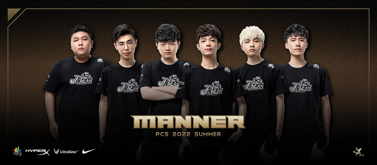 空月(左3)與Driver(左2)、Rock(左1)、Lilv(右3)是JT隊友。 圖：翻攝自J Team臉書