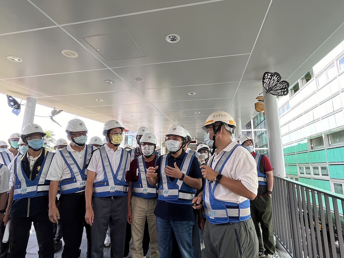 侯友宜視察連通道轉乘環狀線車站。 圖：新北市捷運局提供