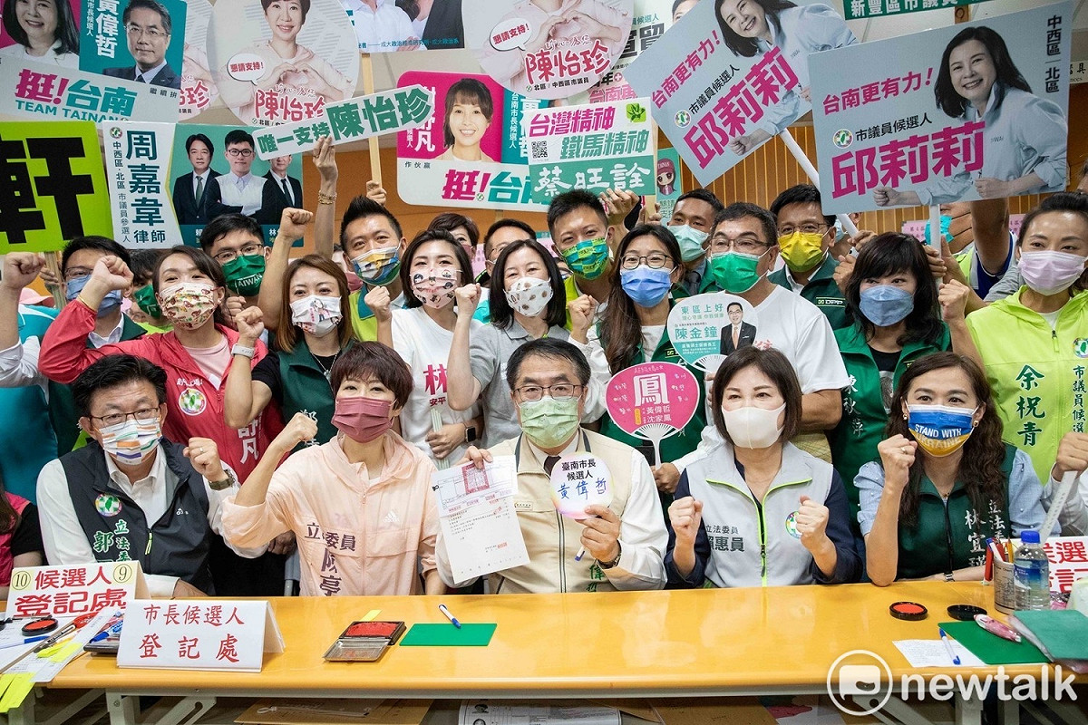 距離年底市長選舉不到90天，崑山科技大學公共關係曁廣告系量化研究中心公布有意參選市長者的支持度，現任市長黃偉哲在目前表態的5位參選人中，獲得57.6%的市民表態支持。 圖：黃博郎／攝