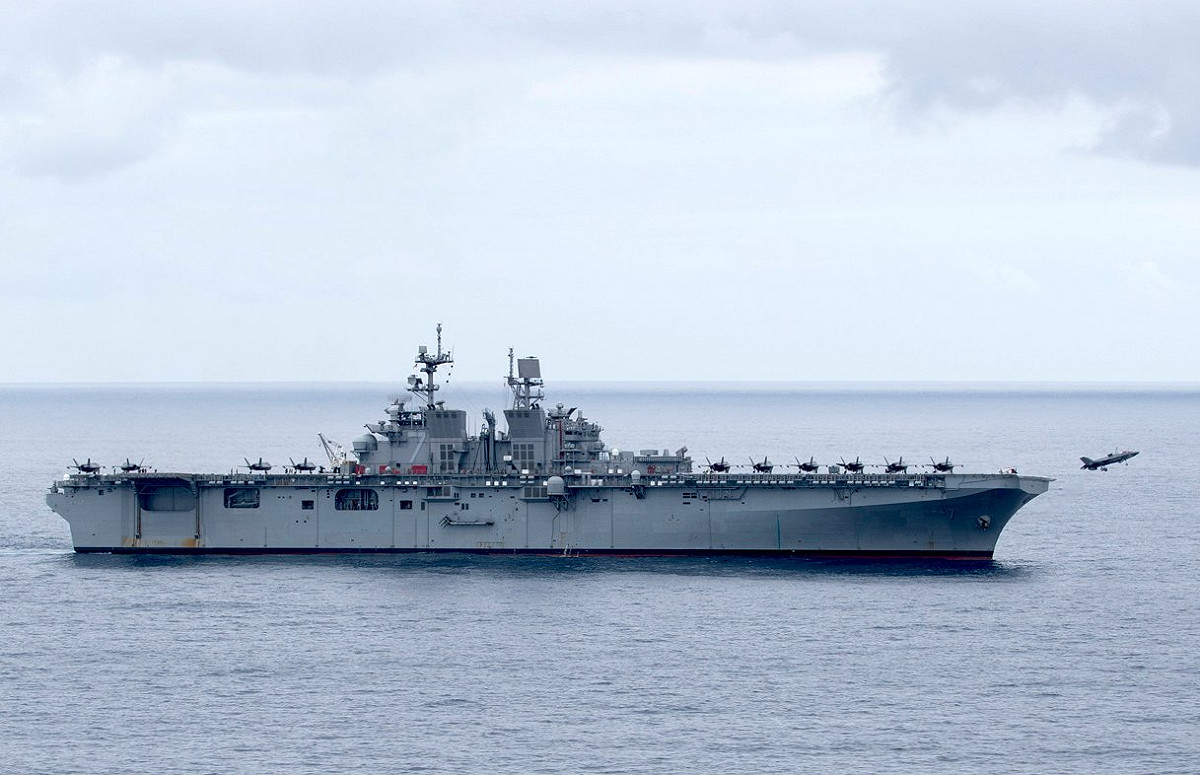 美國海軍「的黎波里號(LHA-7)」兩棲攻擊艦驗證「閃電航艦」概念，F-35B起飛。 圖：翻攝US Marine Corps