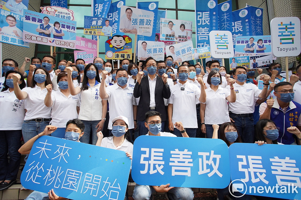 羅智強陪同張善政登記參選，以行動力挺。 圖：林昀真/攝