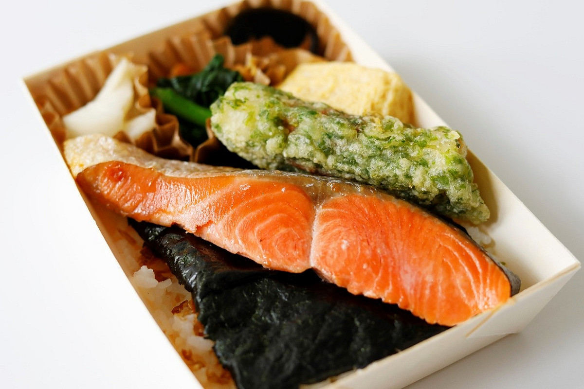 銀座店「王子的鮭魚便當（王子の鮭弁当）」，所使用的鮭魚品種，依漁獲狀況來調整 圖：玉子鮭魚／提供