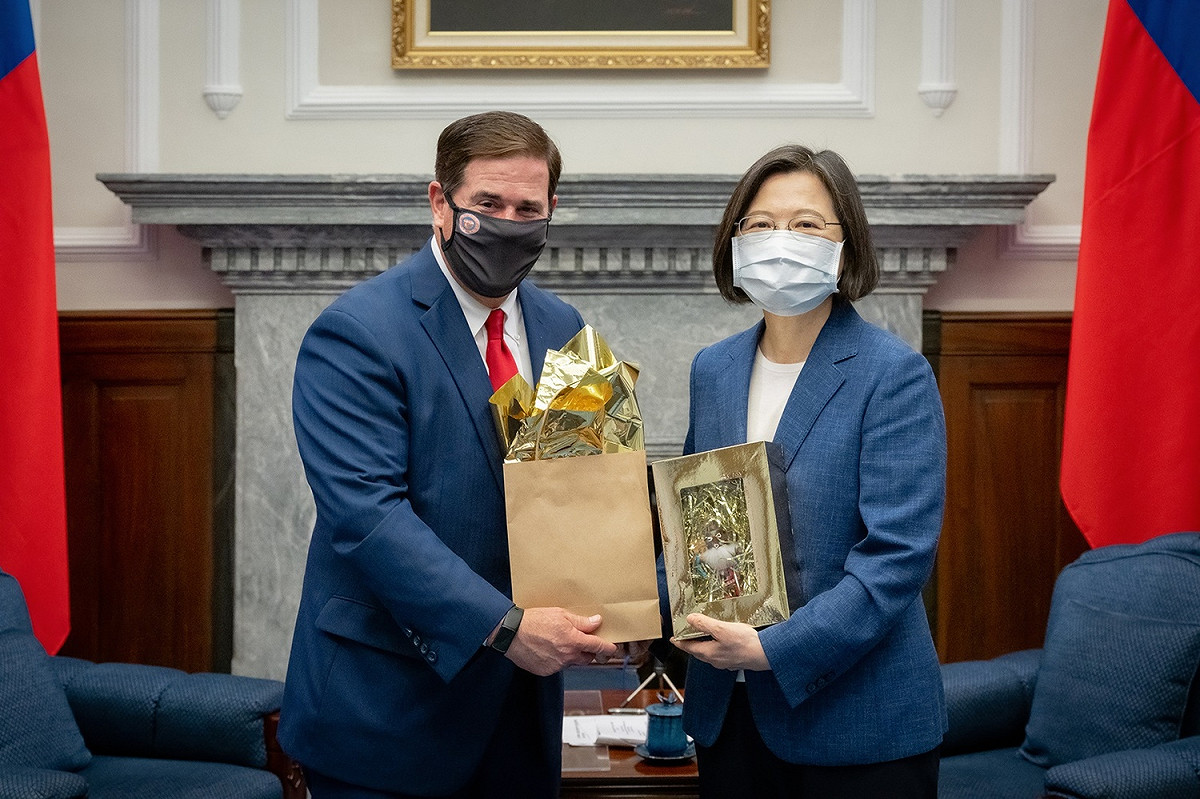 總統蔡英文1日接見美國亞利桑納州州長杜希（Doug Ducey） 圖：總統府提供