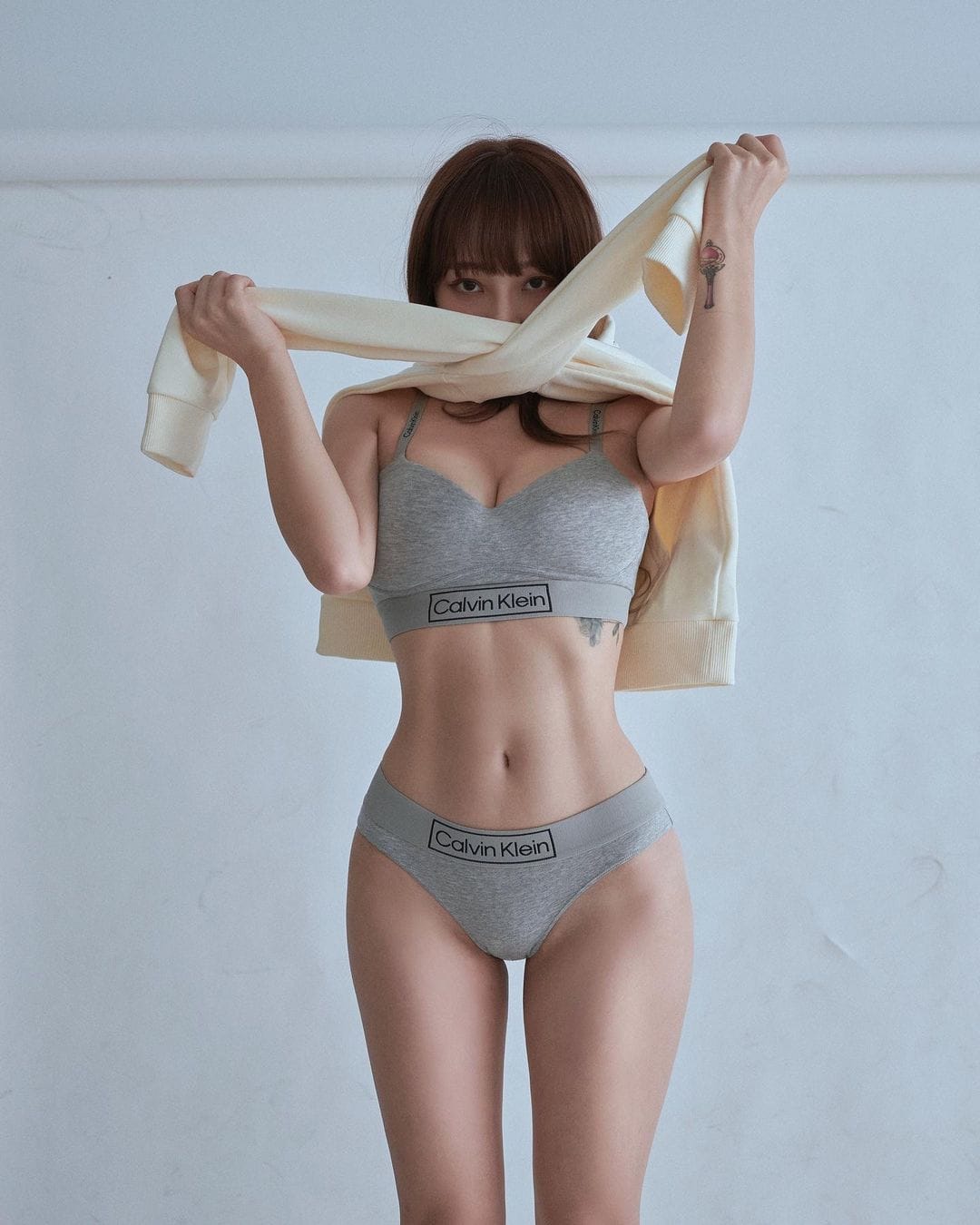 林襄胸部下方有刺青。 圖：翻攝自IG/95_mizuki